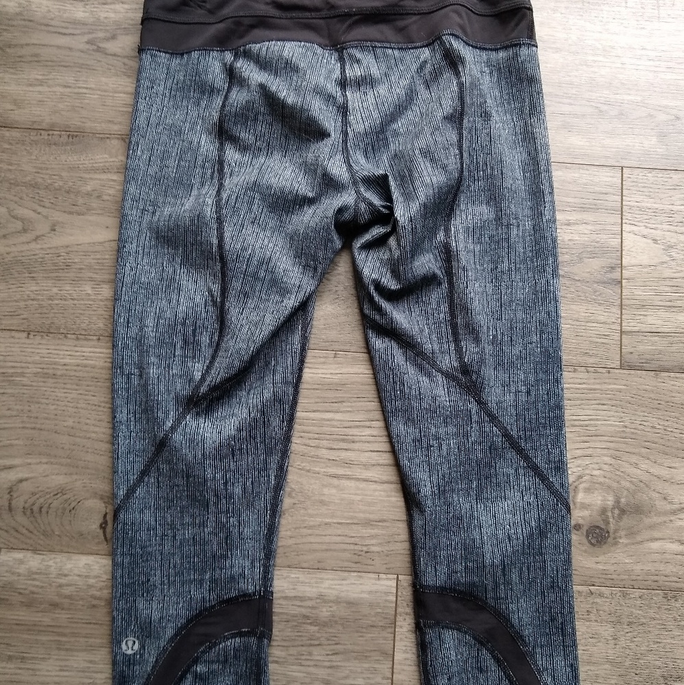 EUC Lululemon Heathered gray/black crops